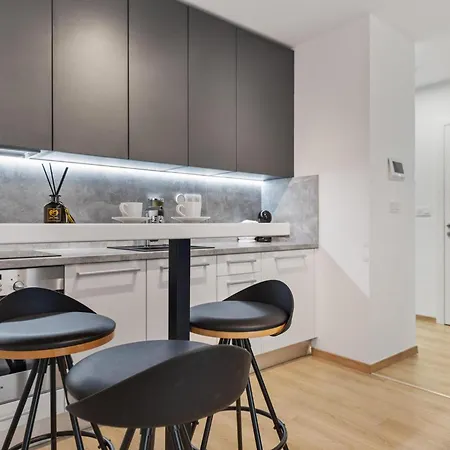 Lam Urban - Balcony Pressburg